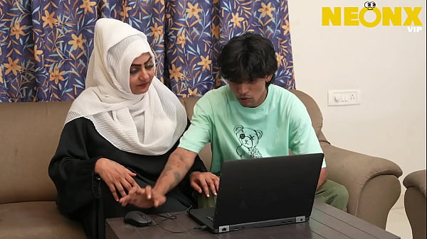 Hijab Cewek Kepergok Abang Tiri Lagi Mainin Diri Sendiri