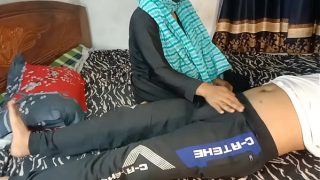 Aku Ngewe Temen Anak Tiriku Yang Juga Murid Sekolahnya, Sambil Ngajarin Dia Pelajaran Panas Di Kasur.