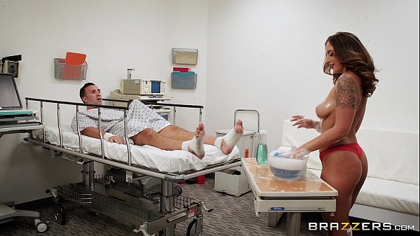 Brazzers – Layla London Kasih Cuci Badan Basah-basah Bikin Merem Melek