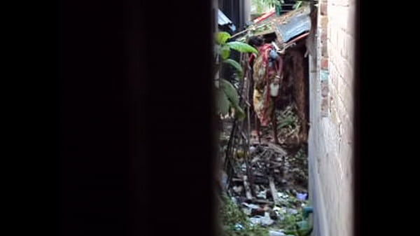 Desi Ngocok Sambil Ngompol, Video Panas 3.avi